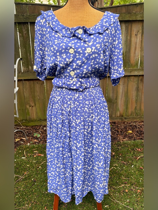Eileen West Dresses & Skirts - Vintage Eileen West Blue Floral Prairie Dress Belted Pleated Midi USA